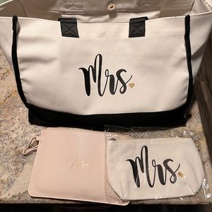 Mrs. Bag set! Only use to give as a gift, minor stains see pictures inside only